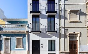 Stupendo-One Room Concept-Center-Air Conditioning-Free Park
